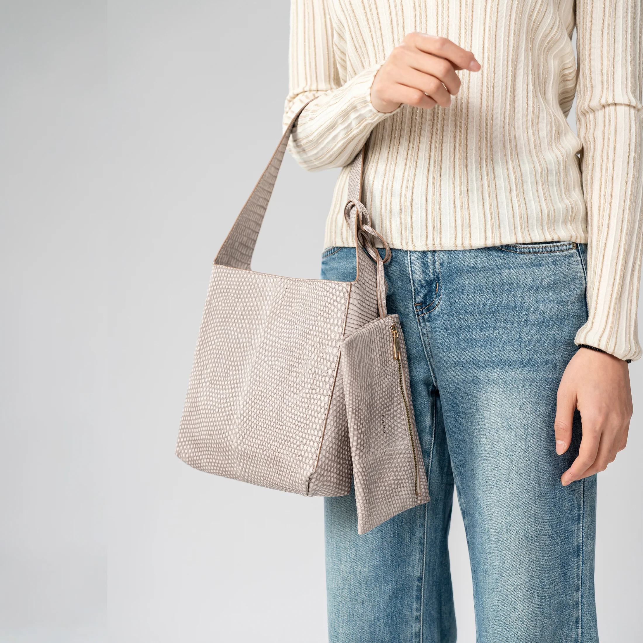 VERA Flat Bucket Tote Bag - Image 2