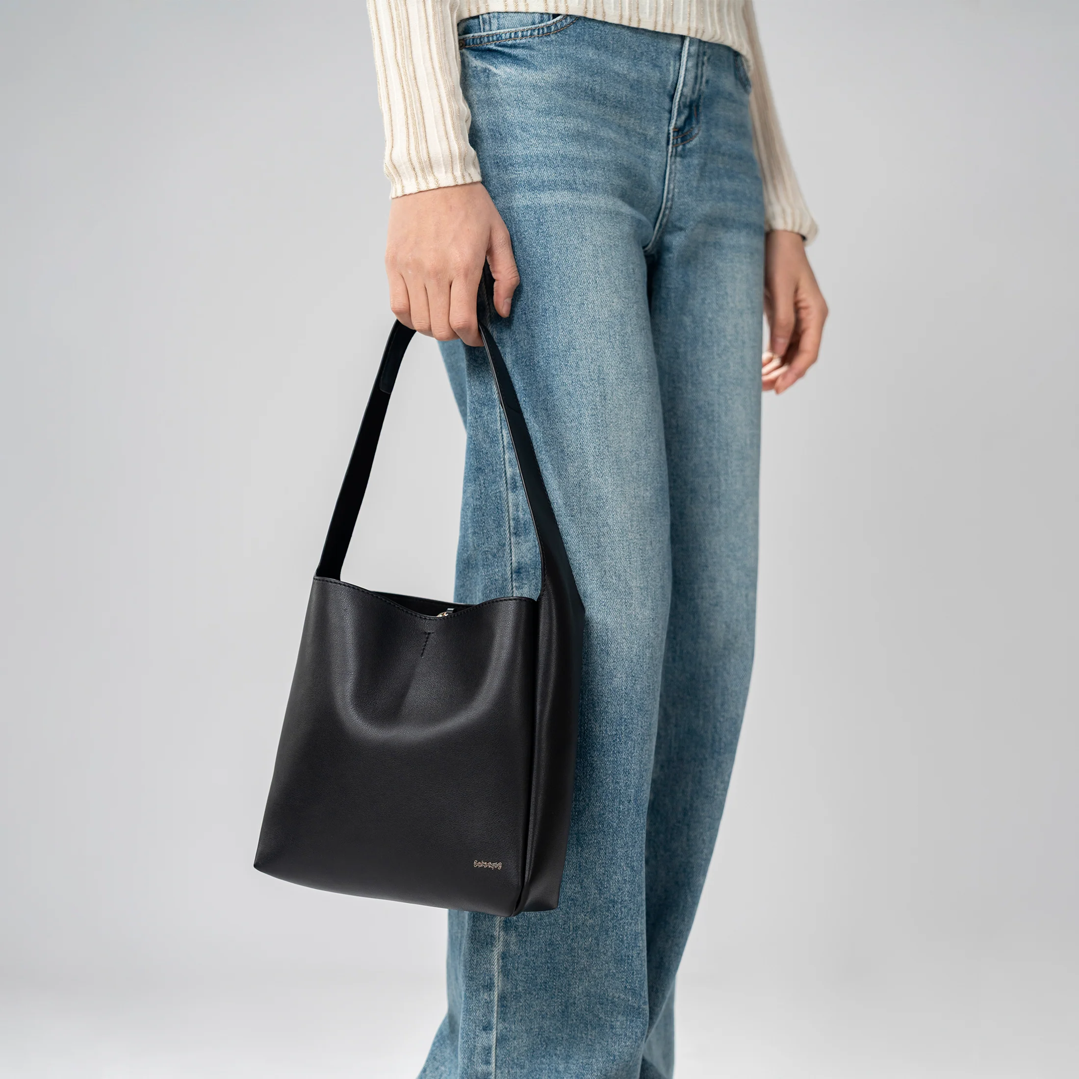 VERA Flat Bucket Tote Bag - Image 4