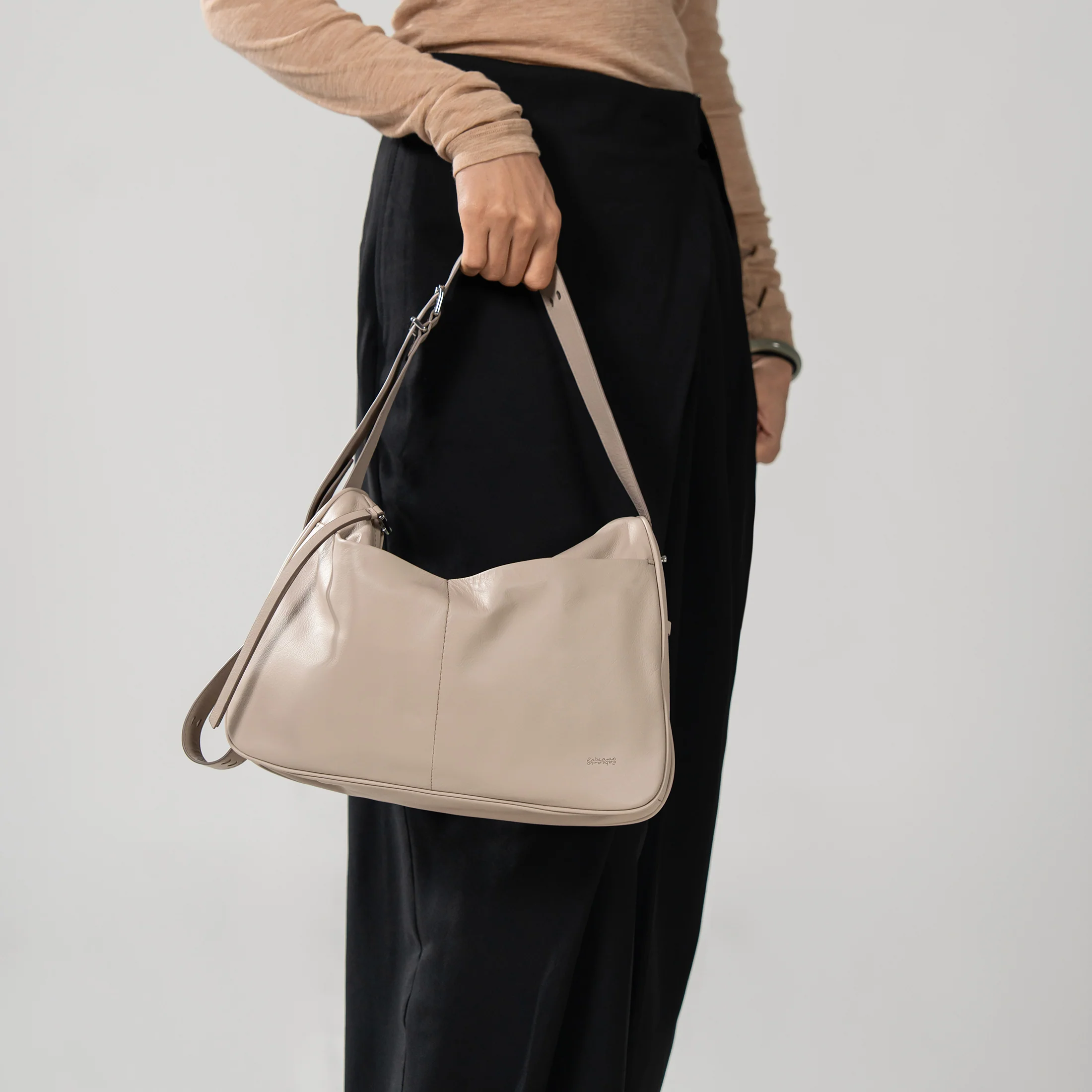 TESSERA Slip Pockets Shoulder Bag Large - Image 3