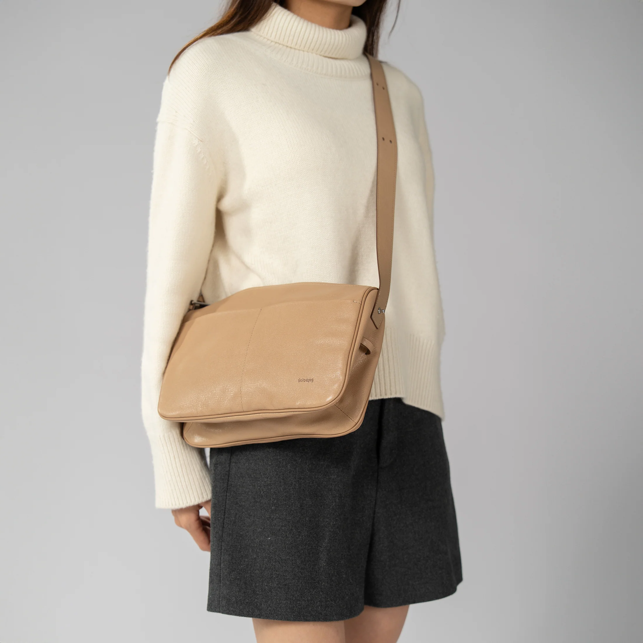 TESSERA Slip Pockets Shoulder Bag - Image 2